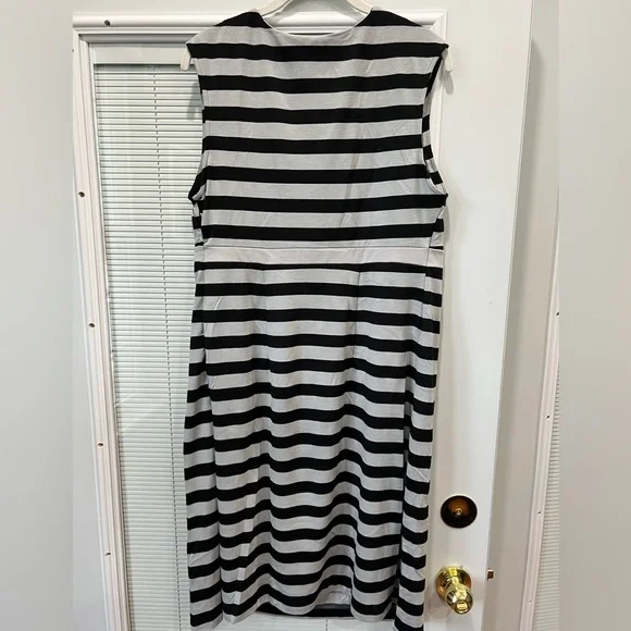 Striped Liz Lange for Target Maternity Dress - Picture 8 of 10